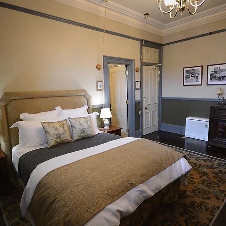 Old Bank Boutique Hotel Mittagong Bagian luar foto
