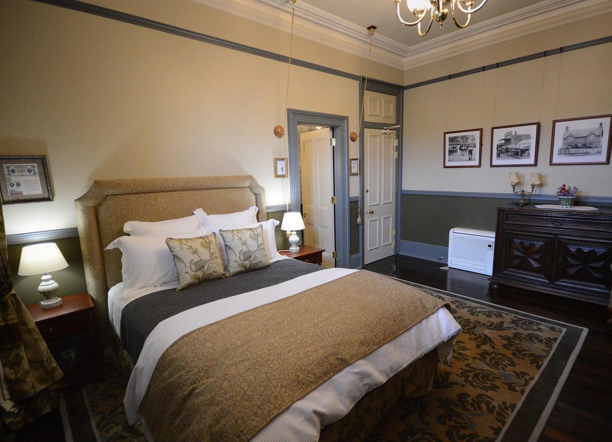 Old Bank Boutique Hotel Mittagong Bagian luar foto