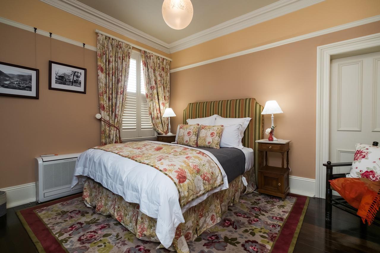 Old Bank Boutique Hotel Mittagong Bagian luar foto