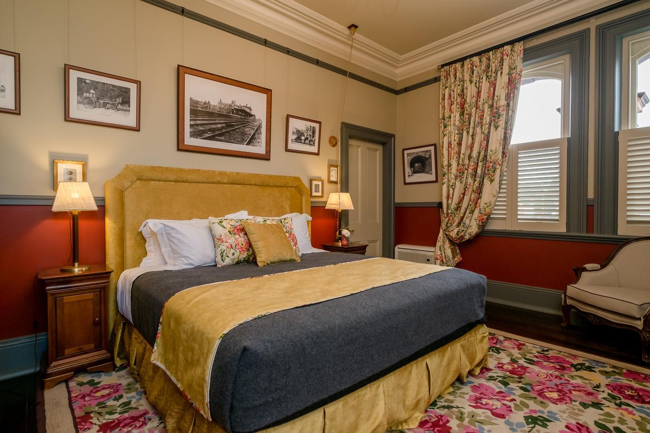 Old Bank Boutique Hotel Mittagong Bagian luar foto
