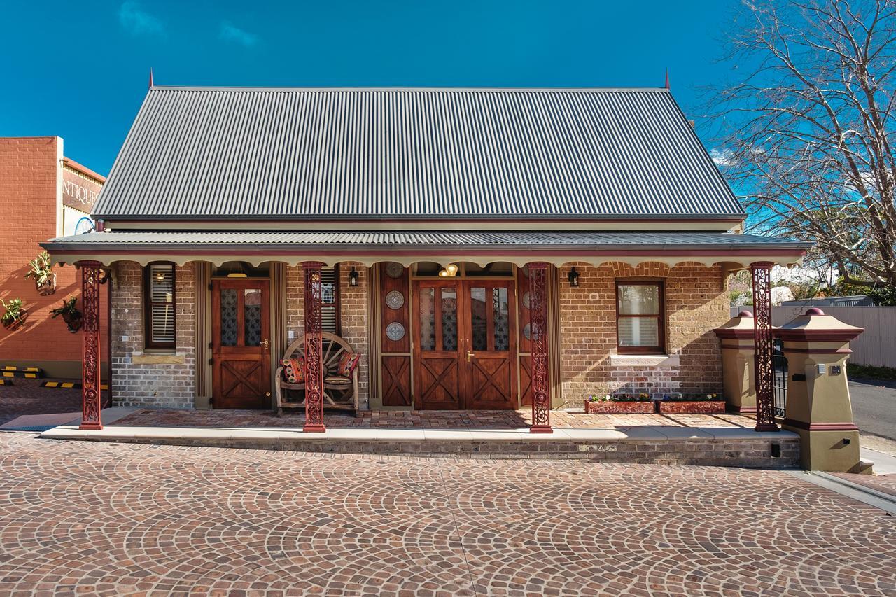 Old Bank Boutique Hotel Mittagong Bagian luar foto