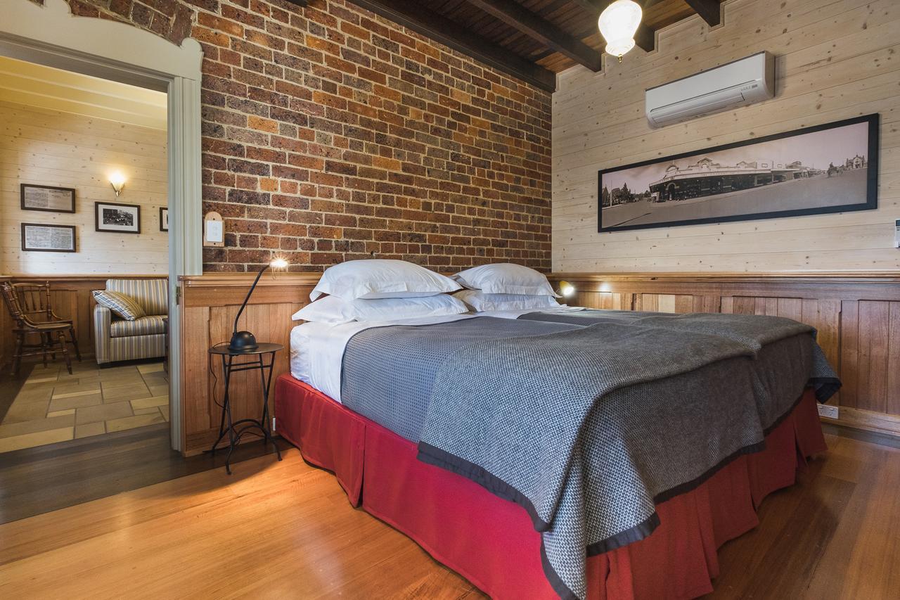 Old Bank Boutique Hotel Mittagong Bagian luar foto