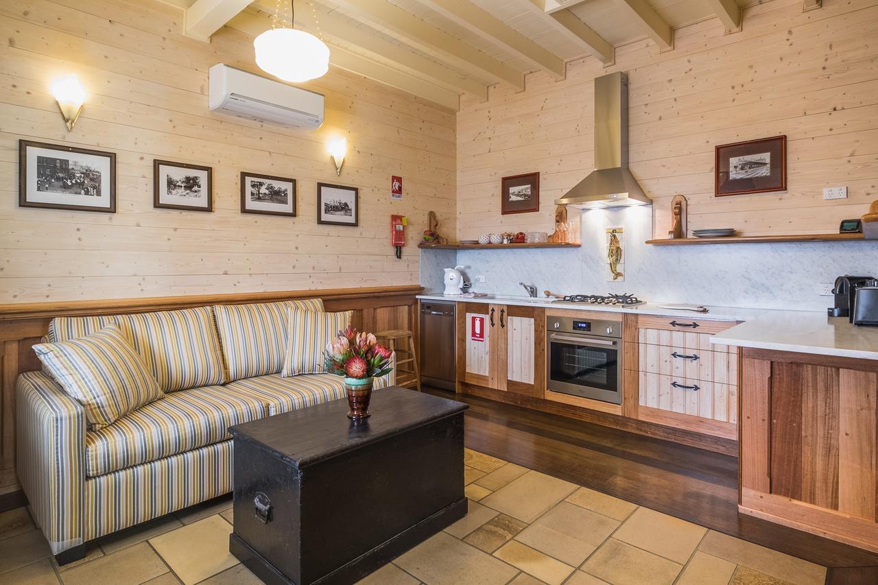 Old Bank Boutique Hotel Mittagong Bagian luar foto
