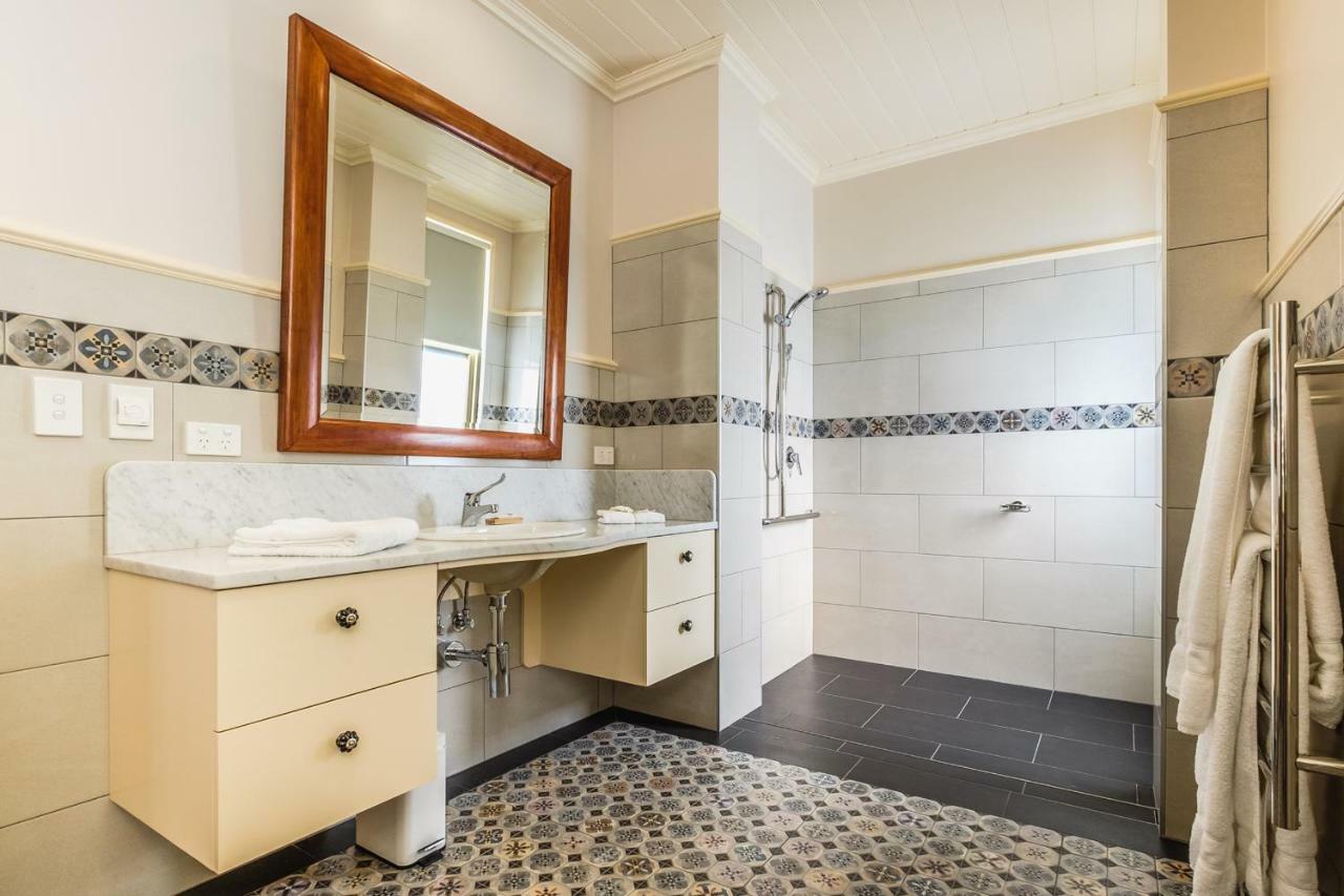 Old Bank Boutique Hotel Mittagong Bagian luar foto